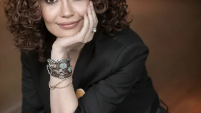 Songül Öden Yeni Kitabı #eşrefimahlukat ile Edebiyat Dünyasına Adım Atıyor