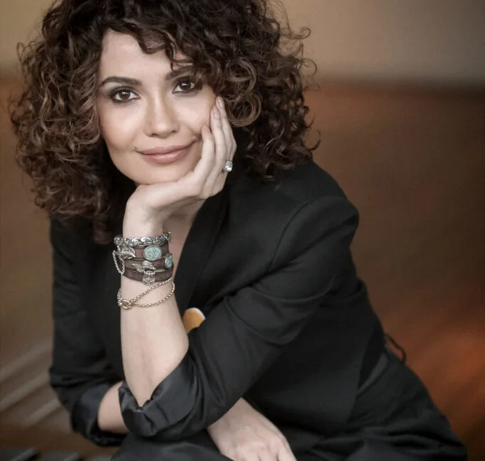 Songül Öden Yeni Kitabı #eşrefimahlukat ile Edebiyat Dünyasına Adım Atıyor