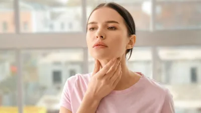 Ses kısıklığının yanlış ses kullanımıyla sınırlı kalmayabileceğini belirten uzmanlar, uzun