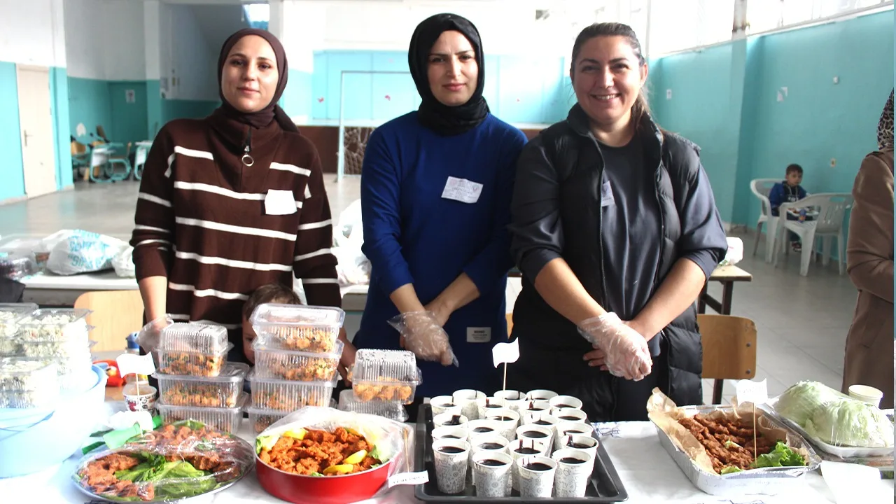 Yozgat Erdoğan Akdağ İlkokulu, “Türk’ün Vefası Gazze’nin Yanında” sloganıyla düzenlediği