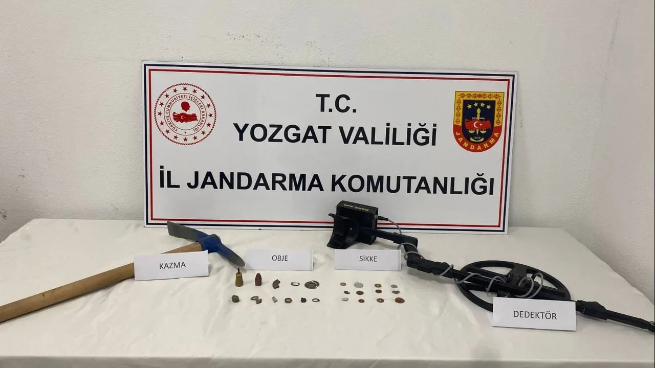 Yozgat’ın Akdağmadeni ilçesinde izinsiz kazı yaptığı tespit edilen bir kişi,