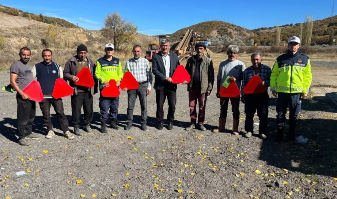 Akdağmadeni İlçe Jandarma Komutanlığı, pancar sezonunun başlamasıyla tarım araçları denetimi