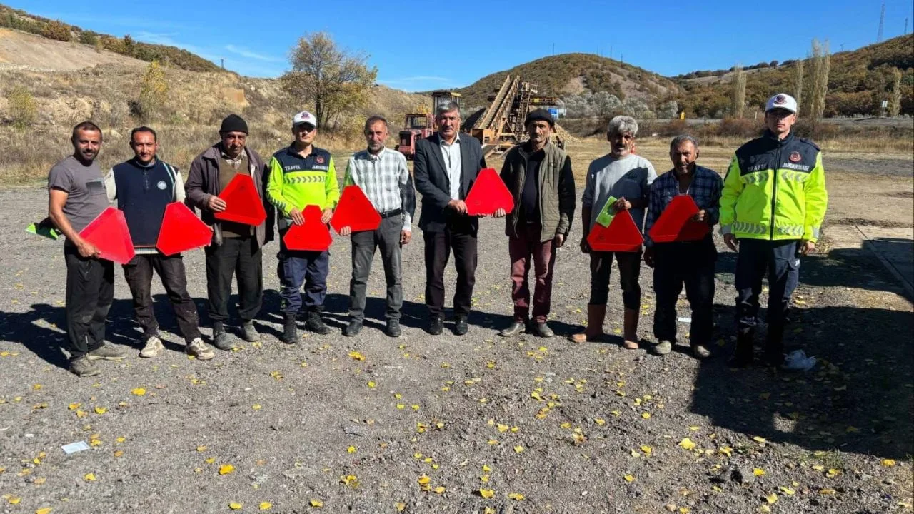 Akdağmadeni İlçe Jandarma Komutanlığı, pancar sezonunun başlamasıyla tarım araçları denetimi