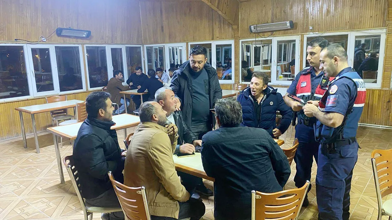 Akdağmadeni İlçe Jandarma Komutanlığı, ekin ekme sezonunun başlamasıyla birlikte traktör