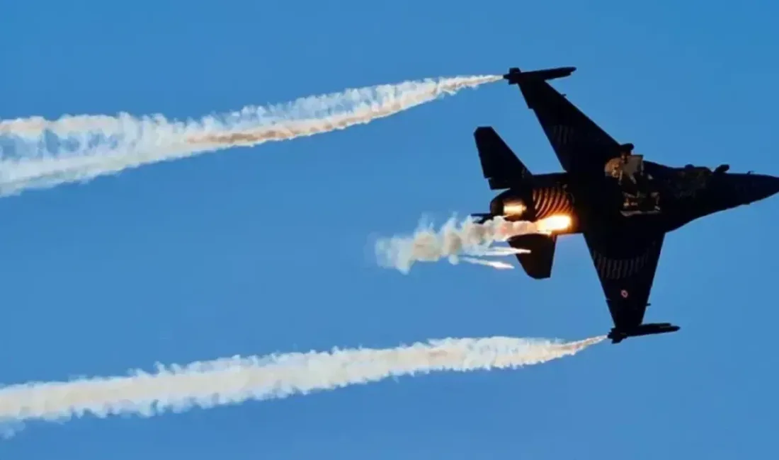 Ankara'da gökyüzünde duyulan jet seslerinin nedeni SOLOTÜRK ekibinin eğitim uçuşları.