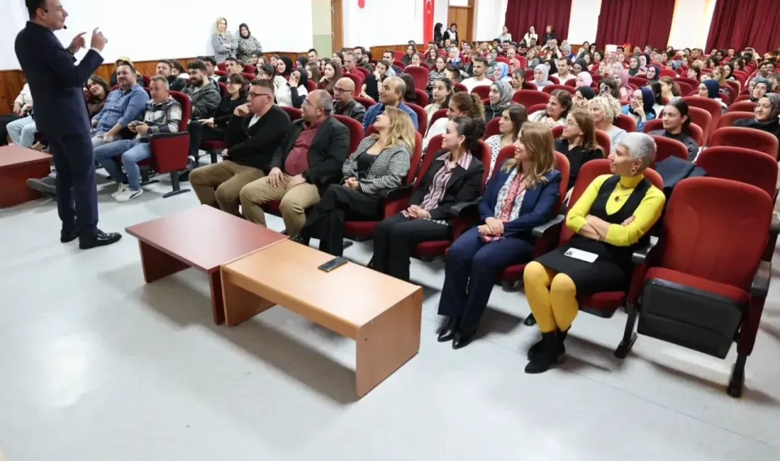 Yozgat Bozok Üniversitesi’nde düzenlenen “Haydi Türkçe Konuşalım” semineri, öğrencilerin diksiyon,