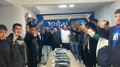 Yozgat Cadde Taraftar Derneği Başkanı Baki Tarikçi ve taraftar grubu,