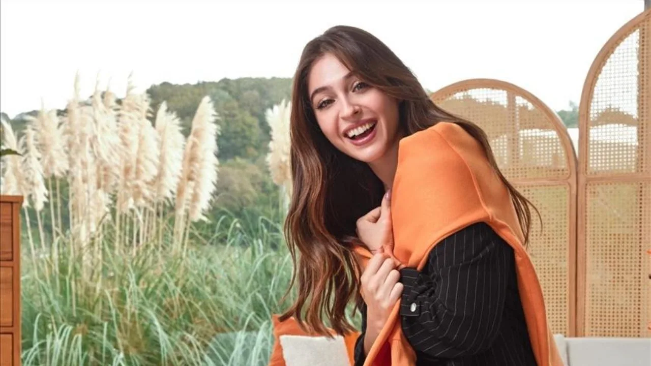 Ünlü oyuncu Cemre Baysel ile rapçi Blok3'ün ilişkisi sona erdi.