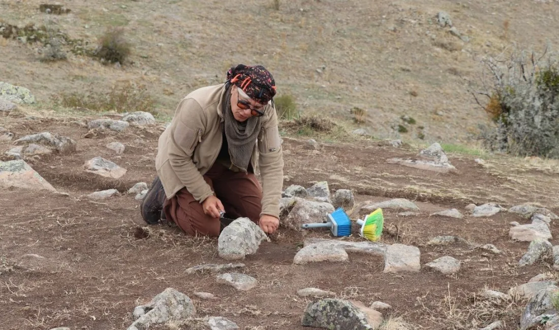 Yozgat'ın Sorgun ilçesindeki Kerkenes Harabeleri'nde gerçekleştirilen kazılarda, Proto-Türklerle ilişkilendirilebilecek tahrip