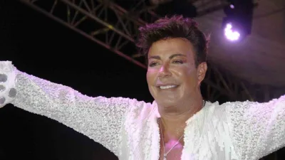 Ünlü sanatçı Fatih Ürek, geçirdiği kalp krizi sonrası yoğun bakımda