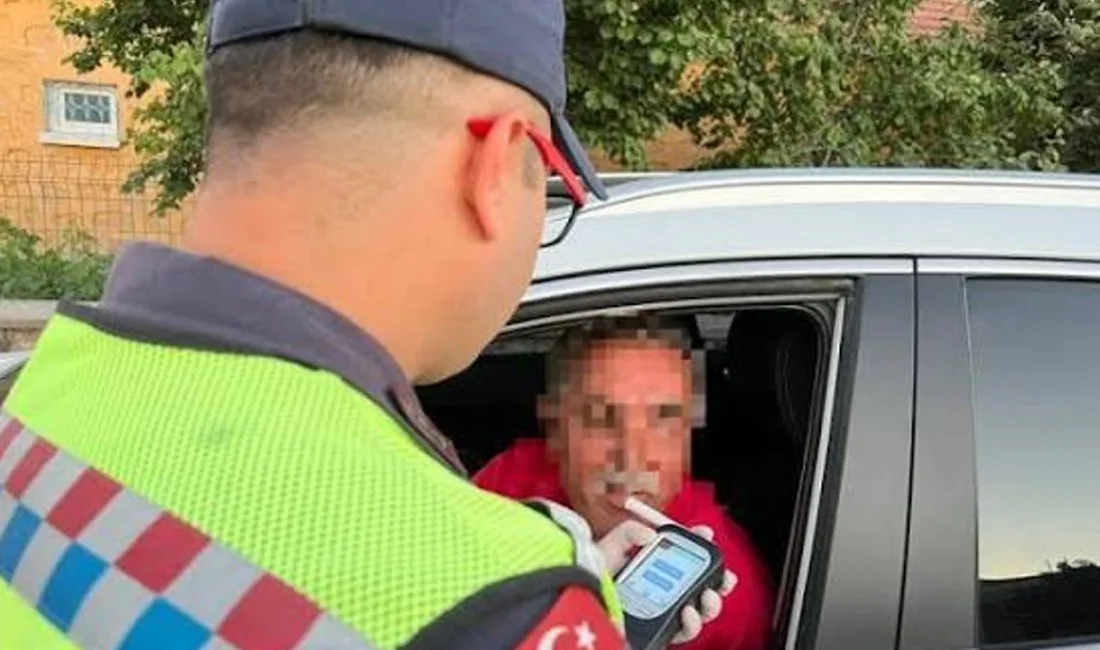 Akdağmadeni İlçe Jandarma Komutanlığı, yapılan alkol denetimlerinde iki sürücüye cezai