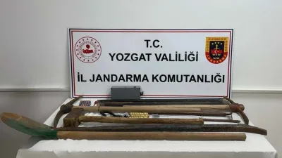 Yozgat’ın Çekerek ilçesinde izinsiz kazı yaptığı tespit edilen 5 kişi,