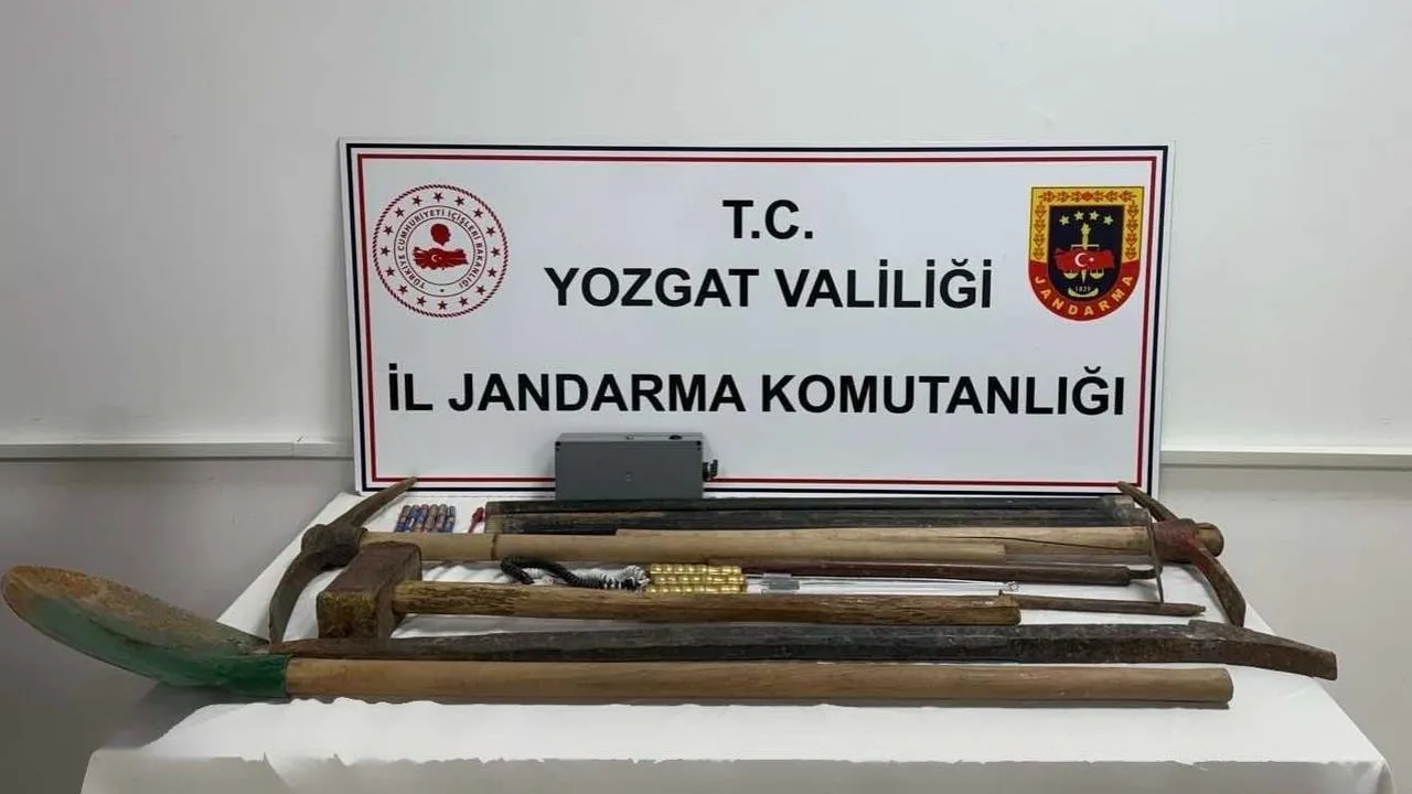 Yozgat’ın Çekerek ilçesinde izinsiz kazı yaptığı tespit edilen 5 kişi,