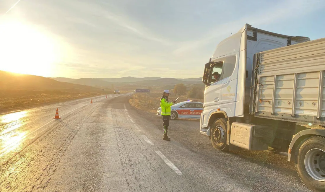 Sarıkaya İlçe Jandarma Komutanlığı ekipleri, Akdağmadeni-Sarıkaya yolunda tonaj sınırını aşarak