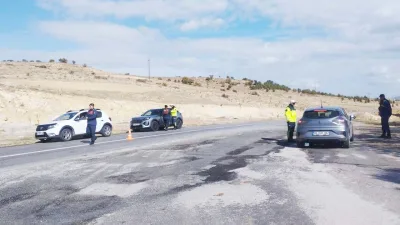Yozgat’ın Çayıralan ilçesinde Jandarma ekipleri, sürücülere yönelik emniyet kemeri uygulaması