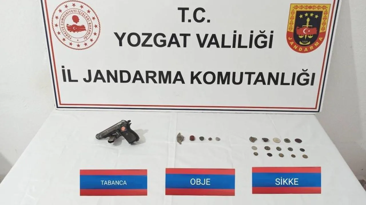 Yozgat'ta jandarma ekipleri tarafından durdurulan bir araçta, 15 sikke ve