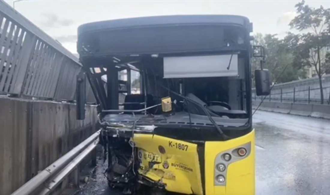 İstanbul Kadıköy'de D-100 Karayolu Uzunçayır mevkiinde, İETT otobüsünün bariyerlere çarpması