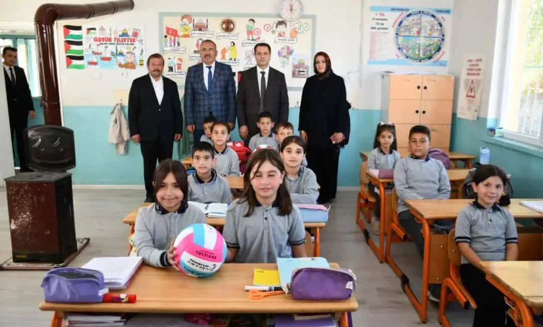 Sorgun Kaymakamı Abdurrezzak Canpolat, daire amirleriyle birlikte Aşağıcumafakılı, Günpınar, Külhüyük,