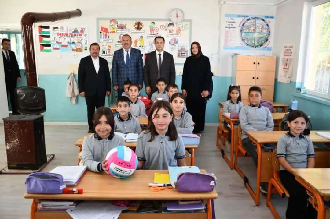 Sorgun Kaymakamı Abdurrezzak Canpolat, daire amirleriyle birlikte Aşağıcumafakılı, Günpınar, Külhüyük,