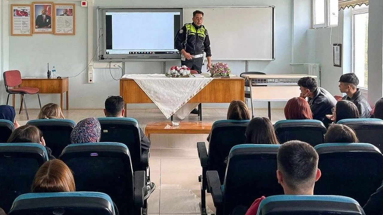 Yozgat'ta Atatürk Mesleki ve Teknik Anadolu Lisesi öğrencilerine, trafik güvenliği