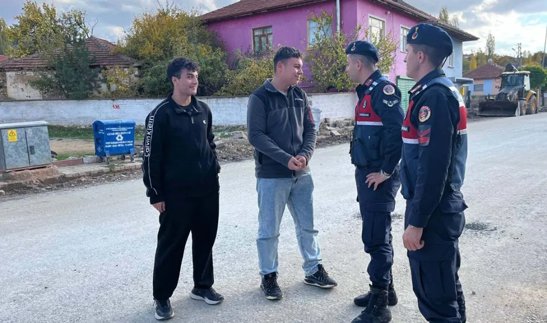Saraykent İlçe Jandarma Komutanlığı, kış mevsiminin yaklaşması nedeniyle vatandaşları kışlık