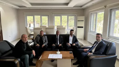 Sarıkaya Kaymakamı Mubin Demirkıran, Karayakup Belde Belediye Başkanı Talat İbiş’i