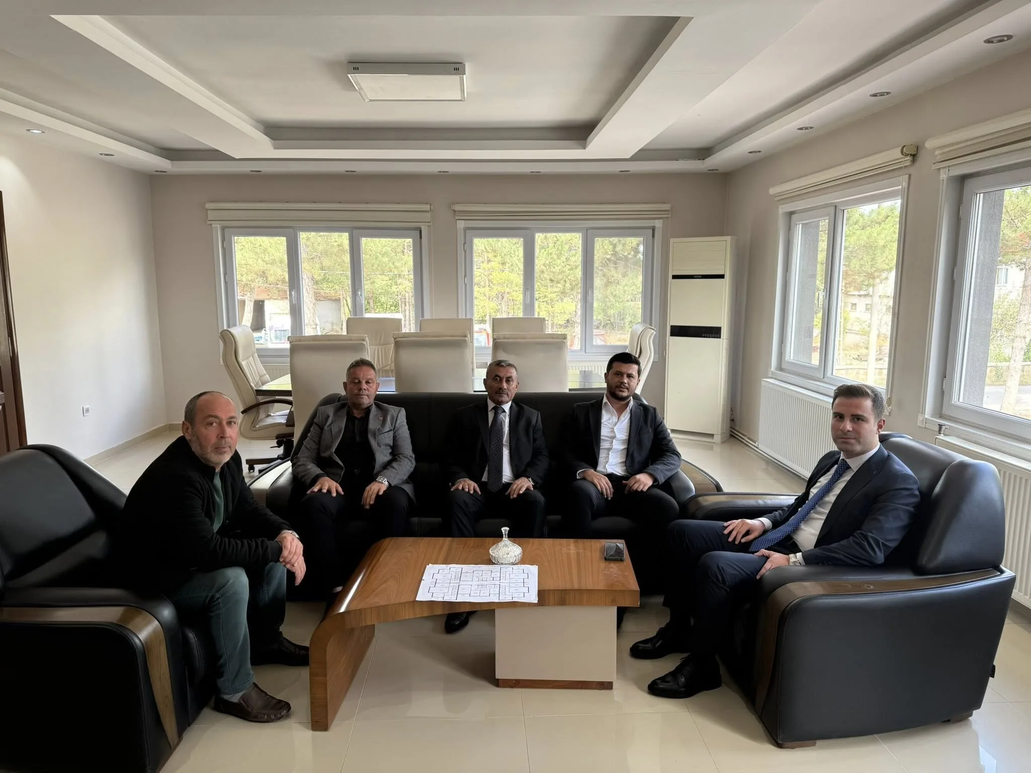 Sarıkaya Kaymakamı Mubin Demirkıran, Karayakup Belde Belediye Başkanı Talat İbiş’i