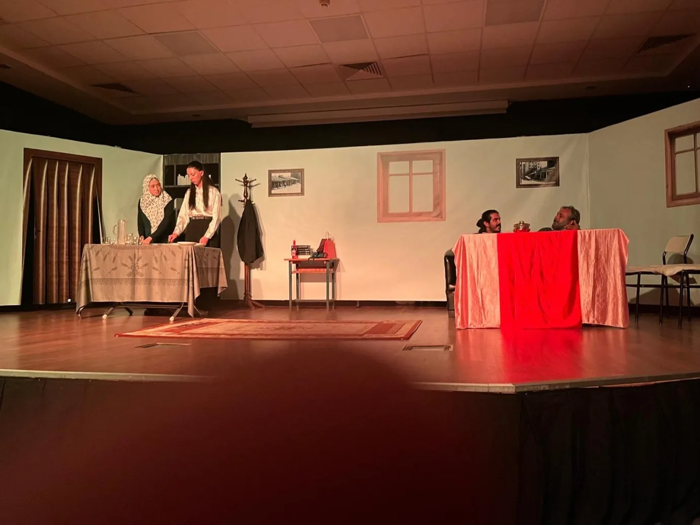 Sorgun Belediyesi Tiyatro Topluluğu, “Bayram Sabahı” ve “Kral Çıplak” adlı