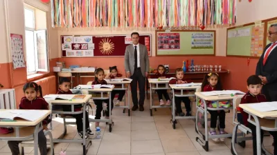 Yozgat Sorgun Kaymakamı Abdurrezzak Canpolat, öğrencilerle bir araya gelerek eğitim