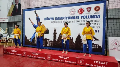 Yozgat’taki Kuşak Güreşi Türkiye Şampiyonası’na 30 ilden 500 sporcu katıldı.