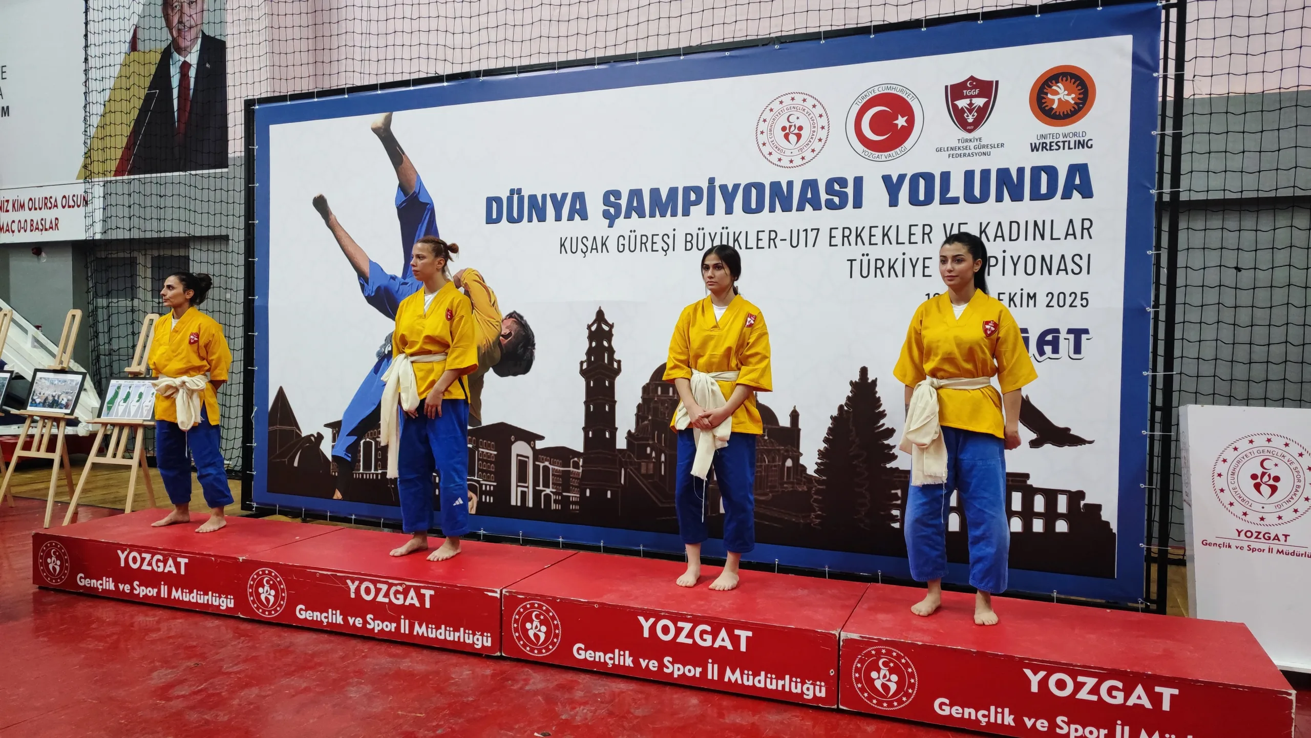 Yozgat’taki Kuşak Güreşi Türkiye Şampiyonası’na 30 ilden 500 sporcu katıldı.