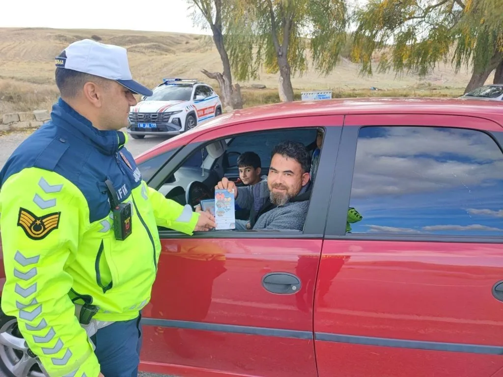 Yozgat Merkez İlçe Jandarma Komutanlığı Trafik Jandarması, sürücülere ve yolculara
