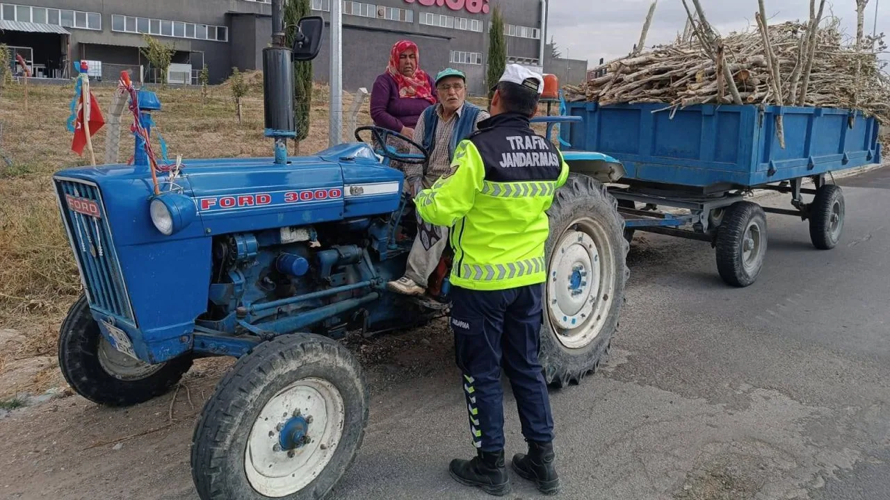 Yozgat’ta yapılan uyarılarda, gece ve zorlu hava koşullarında tarım araçlarının