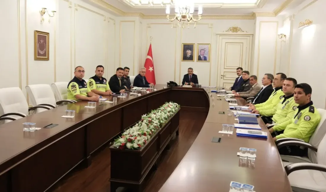 Yozgat’ta trafik güvenliğini artırmak amacıyla düzenlenen toplantıya Vali Mehmet Ali