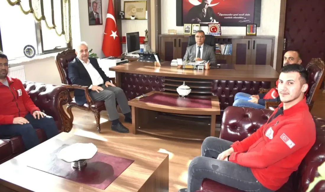 Türk Kızılay Yozgat Şube Başkanı Ecz. Faruk İbiş ve Yönetim