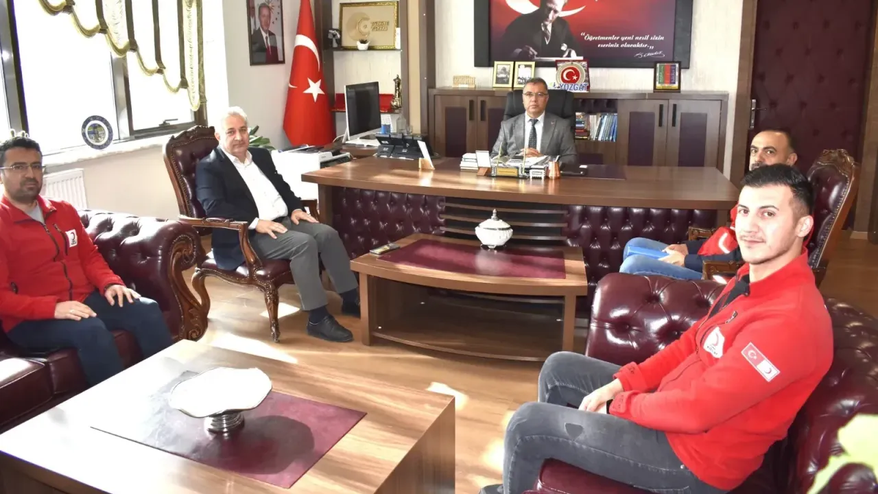 Türk Kızılay Yozgat Şube Başkanı Ecz. Faruk İbiş ve Yönetim
