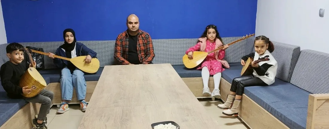 Yozgat'ta Ülkü Ocakları tarafından düzenlenen ücretsiz bağlama kursu, Türk halk