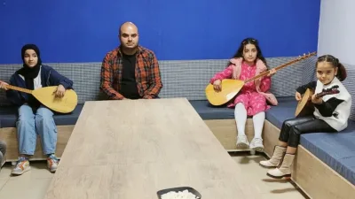 Yozgat'ta Ülkü Ocakları tarafından düzenlenen ücretsiz bağlama kursu, Türk halk