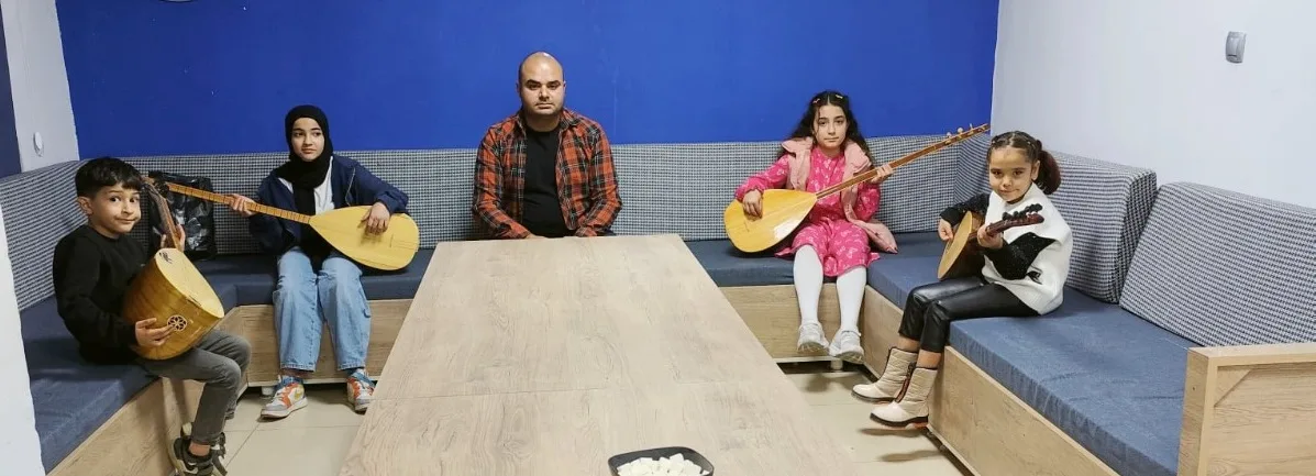 Yozgat'ta Ülkü Ocakları tarafından düzenlenen ücretsiz bağlama kursu, Türk halk