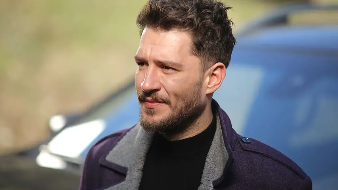 Ünlü oyuncu Uraz Kaygılaroğlu, sosyal medya üzerinden babaannesi Nezahat Kaygılaroğlu’nun