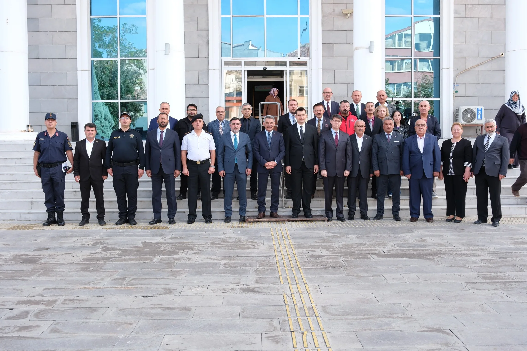 Yozgat Valisi Mehmet Ali Özkan, Yerköy ilçesinde gerçekleştirdiği ziyaretlerde resmi