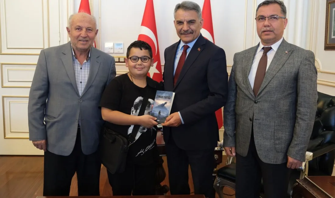 Yozgat Cumhuriyet Ortaokulu 6. sınıf öğrencisi Yusuf Taha Karayaka, yazdığı