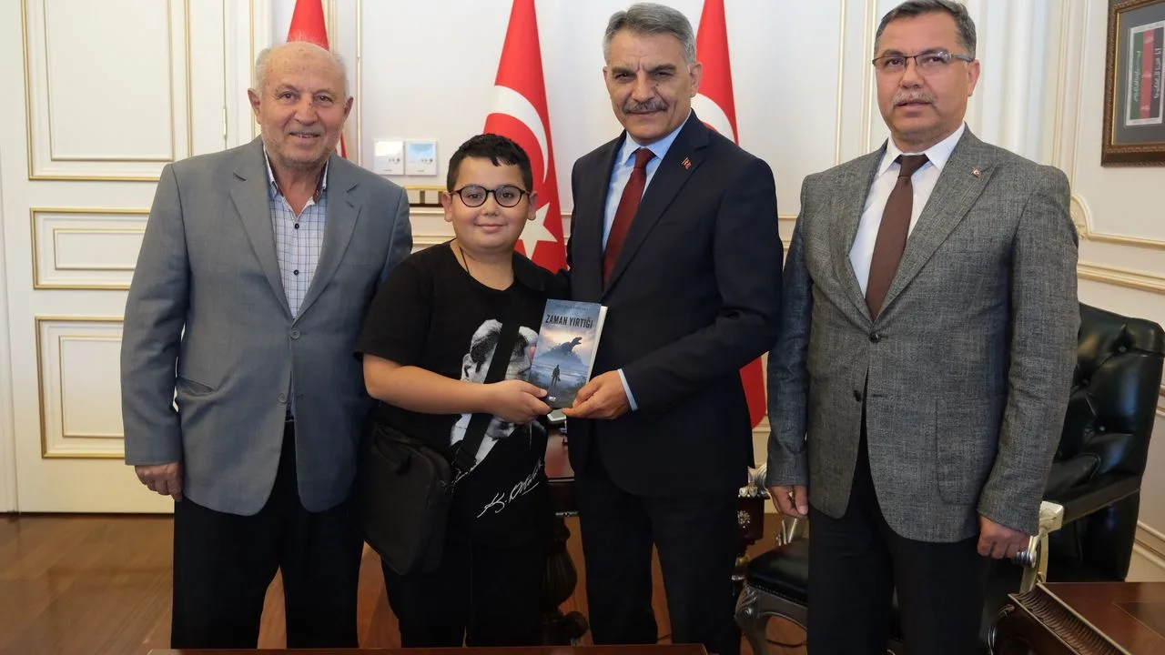 Yozgat Cumhuriyet Ortaokulu 6. sınıf öğrencisi Yusuf Taha Karayaka, yazdığı