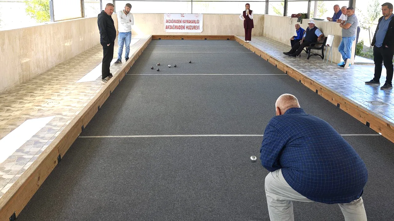 Akdağmadeni Huzurevi Bocce Takımı, Samsun Ladik Huzurevi'ni 12-10'luk skorla mağlup