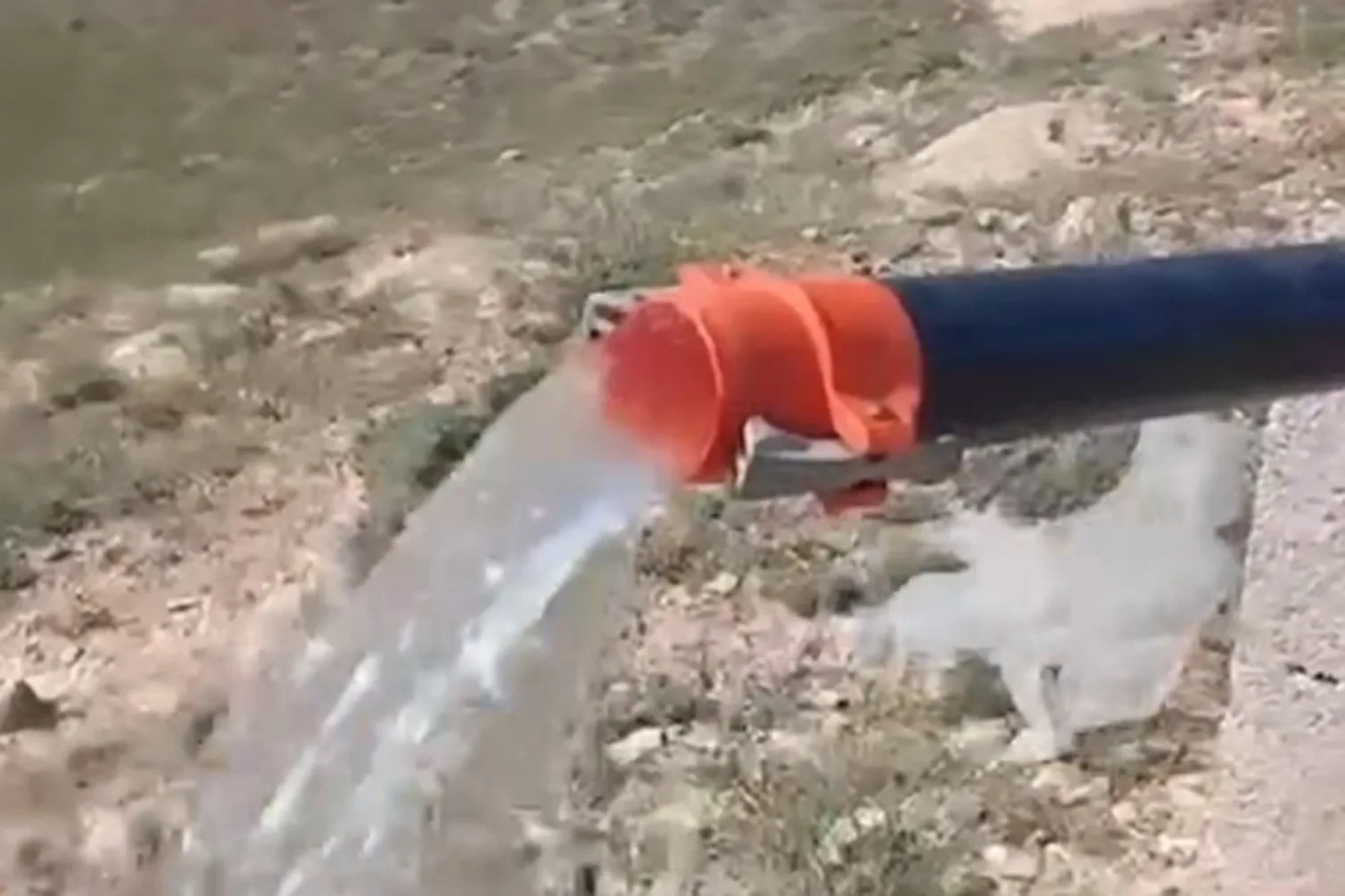 Yenipazar Belediye Başkanı Mustafa Özer, içme suyu tesisatına entegre edilen