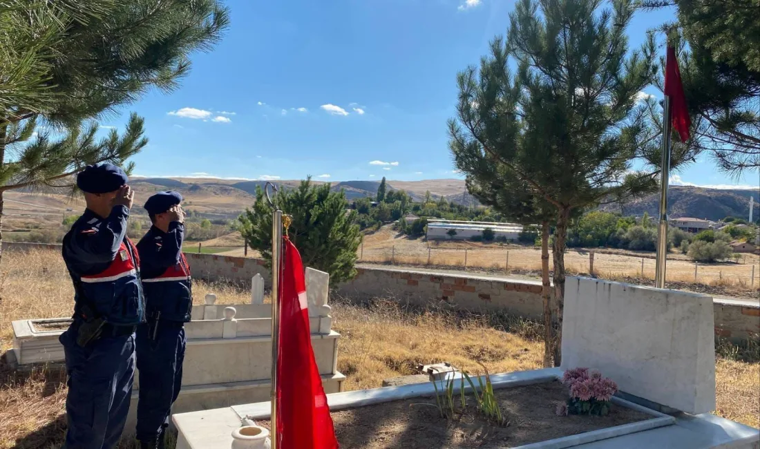 Yerköy İlçe Jandarma Komutanlığı ekipleri, Şehit Mürsel Ocak’ın kabri ziyaret