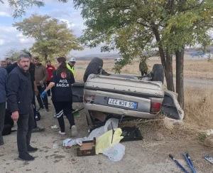 Kırıkkale istikametinden Yerköy ilçemize doğru seyreden bir otomobilin devrilmesi sonucu