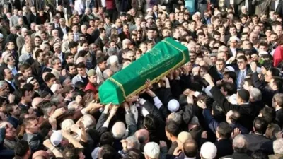 Kayadibi köyünden Hüseyin İldemir'in eşi, Mehmet ve Yılmaz İldemir'in annesi