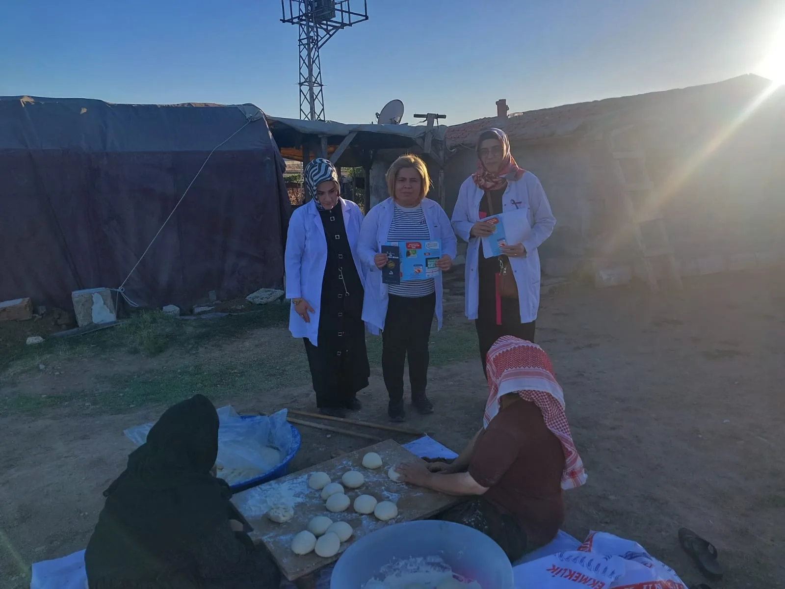 Yozgat'ın Yerköy ilçesinde, İlçe Sağlık Müdürlüğü tarafından mevsimlik tarım işçileri