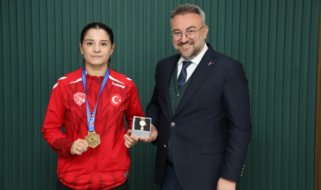 Romanya’nın Cluj-Napoca kentinde düzenlenen Gençler Kadınlar Güreş Balkan Şampiyonası’nda şampiyon